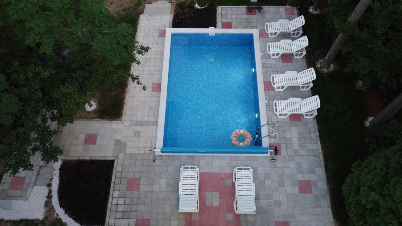 فيلا Velika Remetaفي Vila Sinfonia, A House With A Pool المظهر الخارجي الصورة